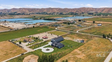 Experience 5 acres of space and a custom-built residence - photo 31