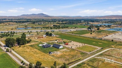 Experience 5 acres of space and a custom-built residence - photo 32