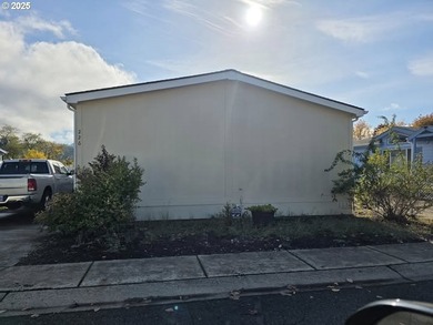 North Umpqua River Home For Sale in Roseburg Oregon