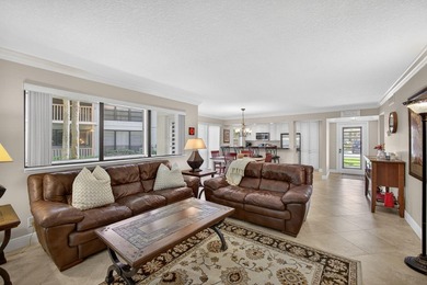 Beautifully maintained 2-bedroom, 2-bath first-floor corner - photo 1