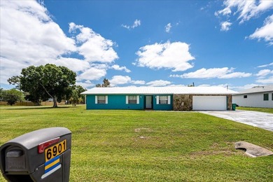 Spacious CBS lakefront home on a desirable corner lot! This - photo 2