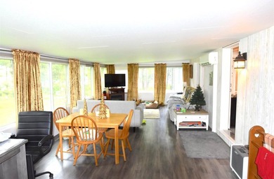 Waterfront living on Trestle Works Bay with a true fish-spawning - photo 13