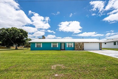 Spacious CBS lakefront home on a desirable corner lot! This - photo 3