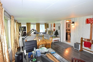 Waterfront living on Trestle Works Bay with a true fish-spawning - photo 14