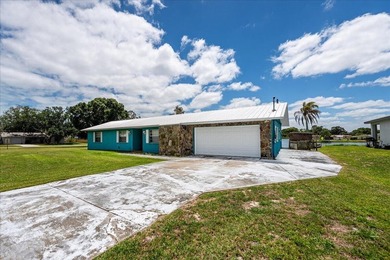 Spacious CBS lakefront home on a desirable corner lot! This - photo 4