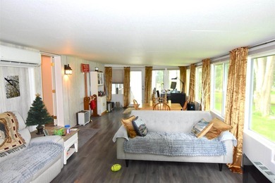 Waterfront living on Trestle Works Bay with a true fish-spawning - photo 17