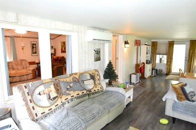 Waterfront living on Trestle Works Bay with a true fish-spawning - photo 18