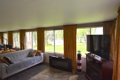 Waterfront living on Trestle Works Bay with a true fish-spawning - photo 19