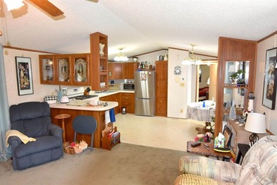 Waterfront living on Trestle Works Bay with a true fish-spawning - photo 25