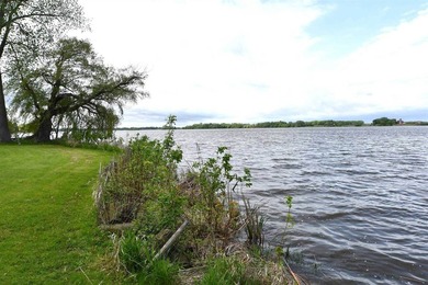 Waterfront living on Trestle Works Bay with a true fish-spawning - photo 32