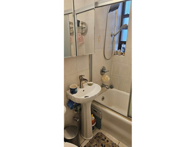 This charming Crestwood Co-op corner unit includes one bedroom - photo 9