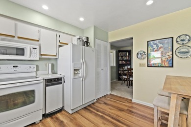 Beautiful second floor end unit located in the guard gated High - photo 12