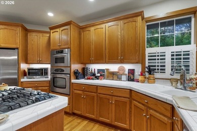 Custom built single level home with vaulted ceilings, gas - photo 13