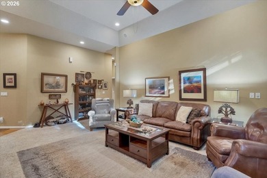 Custom built single level home with vaulted ceilings, gas - photo 18