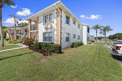 Beautiful second floor end unit located in the guard gated High - photo 24