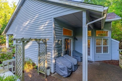 Custom built single level home with vaulted ceilings, gas - photo 24