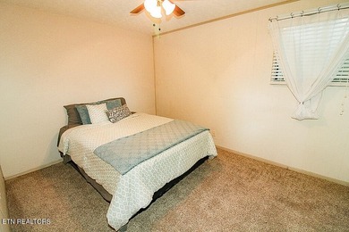 4BR 3 Full baths. 2 full kitchens! Perfect for large family or - photo 28