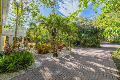 Welcome to the highly desirable Spanish Trails neighborhood - photo 4