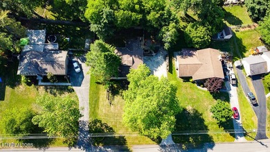 4BR 3 Full baths. 2 full kitchens! Perfect for large family or - photo 41