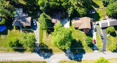 4BR 3 Full baths. 2 full kitchens! Perfect for large family or - photo 47