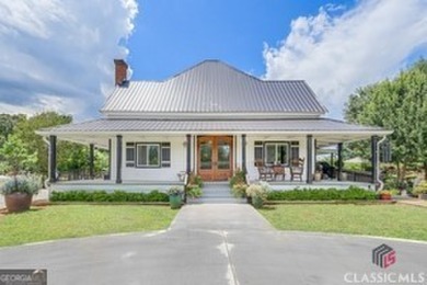 Lake Home For Sale in Hartwell, Georgia