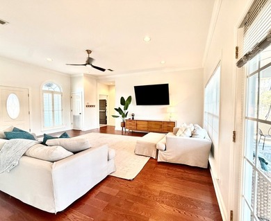 Welcome to your private lakefront retreat in Baymeadows Estates! - photo 9