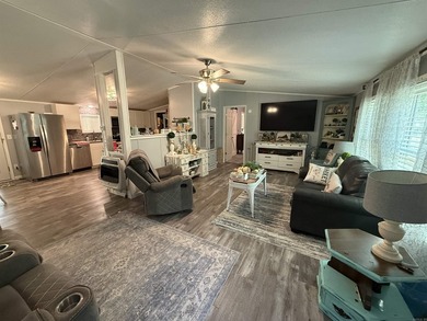 This country home, situated on nearly half an acre, has it all - photo 4