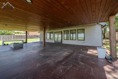Unique modern lakefront home featuring 3 bedrooms, 2 full baths - photo 17
