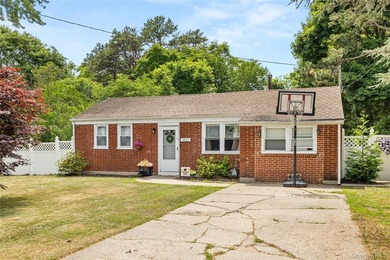 Welcome to this ranch-style home conveniently located in Bay - photo 1