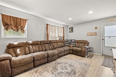 Welcome to this ranch-style home conveniently located in Bay - photo 10