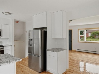 Beautifully Renovated 3BR/2BA Tri-Level Home with Exceptional - photo 10
