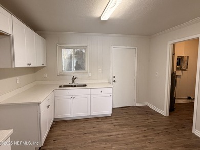 Solid opportunity on Jacksonville's Northside--this 3 bedroom, 2 - photo 3