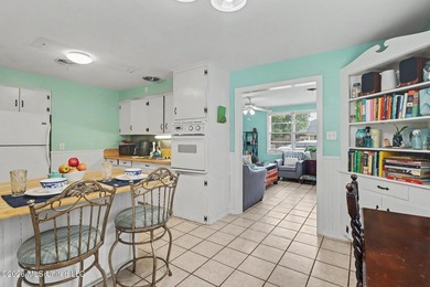 Income-producing property near the hospital! This charming - photo 11