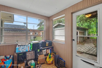 Income-producing property near the hospital! This charming - photo 12