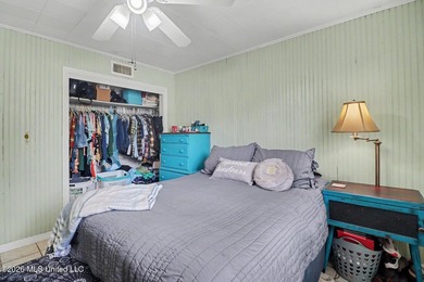 Income-producing property near the hospital! This charming - photo 15