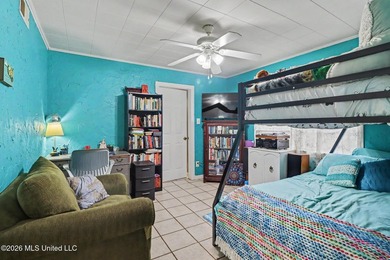 Income-producing property near the hospital! This charming - photo 17
