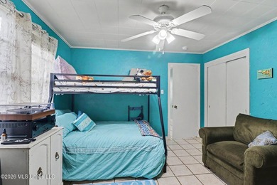 Income-producing property near the hospital! This charming - photo 18
