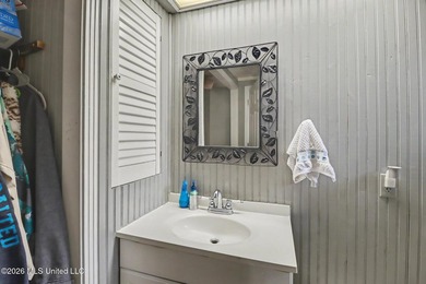 Income-producing property near the hospital! This charming - photo 19