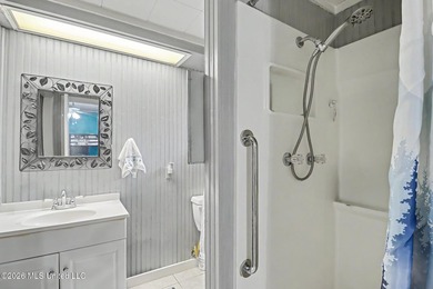 Income-producing property near the hospital! This charming - photo 20