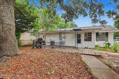 Income-producing property near the hospital! This charming - photo 22