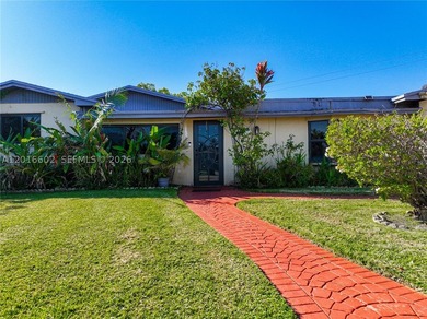 Rare opportunity to own this expansive 6-bedroom, 4-bathroom - photo 5