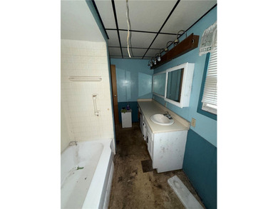 INVESTORS SPECIAL!! Welcome to 522 3rd Avenue, this 3 bedroom 2 - photo 27