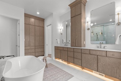 Extraordinary luxury estate offering nearly 21 acres with a - photo 38