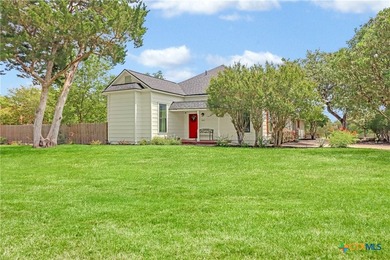 This mid-century cottage has been tastefully updated to include - photo 2