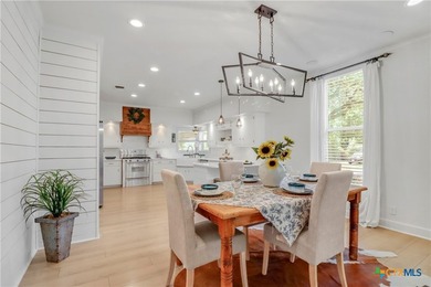 This mid-century cottage has been tastefully updated to include - photo 4