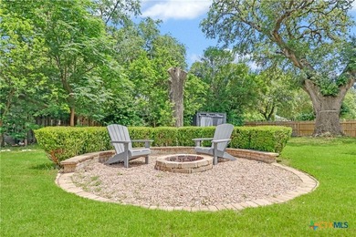 This mid-century cottage has been tastefully updated to include - photo 5