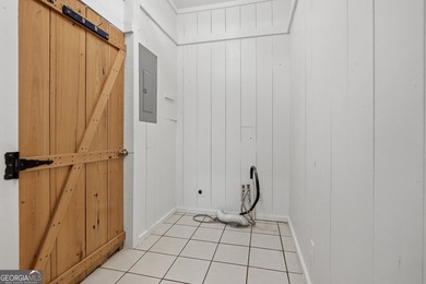* 3BR / 2BA 1,635-SF Log Cabin built in 1992 and totally - photo 17