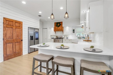 This mid-century cottage has been tastefully updated to include - photo 8