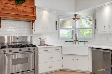 This mid-century cottage has been tastefully updated to include - photo 10