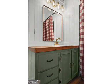 * 3BR / 2BA 1,635-SF Log Cabin built in 1992 and totally - photo 24